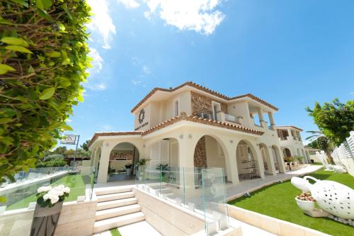 Hotel elegante a Villasimius con giardino e terrazze – Transfer NCC da Cagliari Aeroporto disponibile